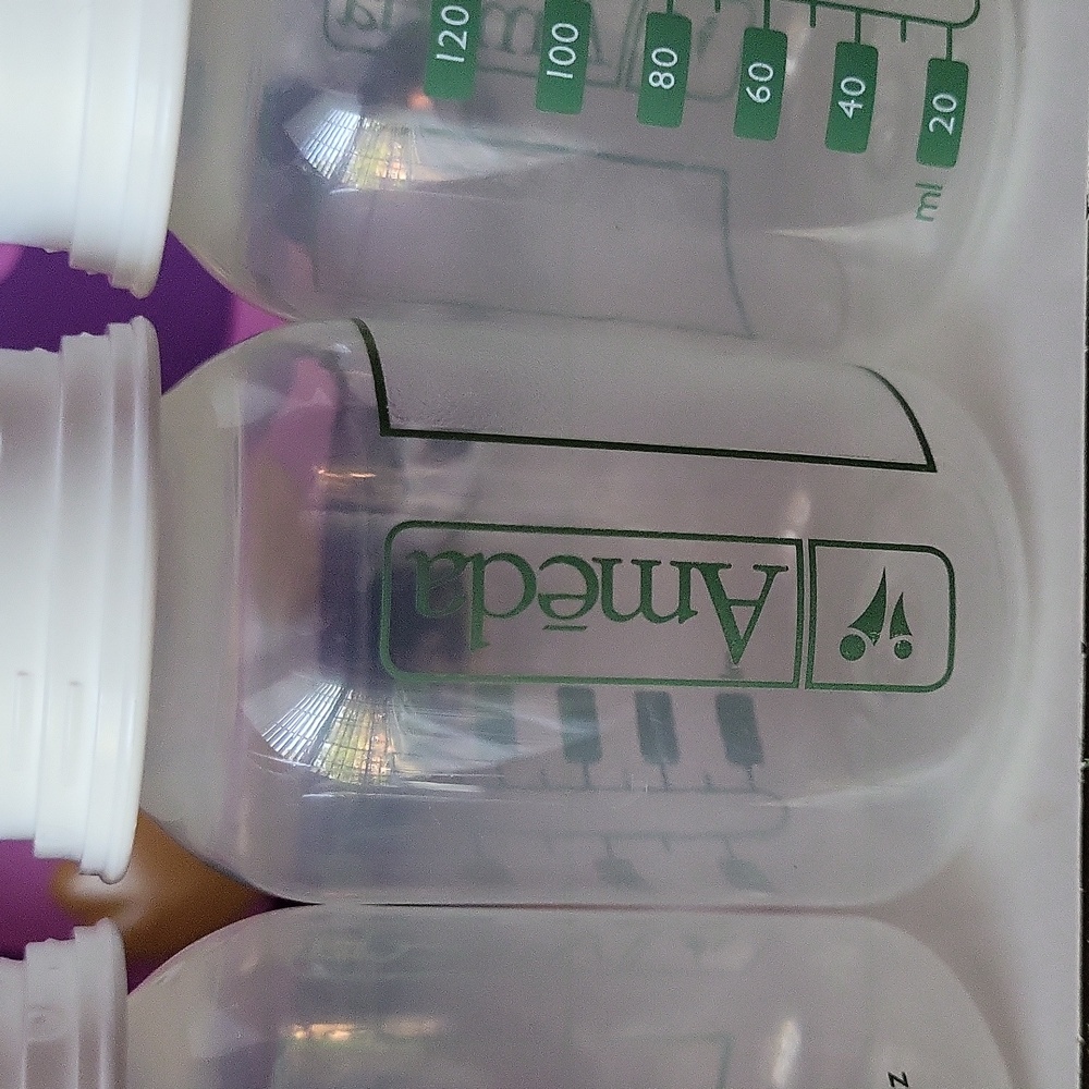 Ameda 4oz Clear Baby Bottles - Picture 3 of 3